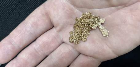 В Елецком районе с пьяной женщины в гостях сняли украшения на 47 520 рублей!