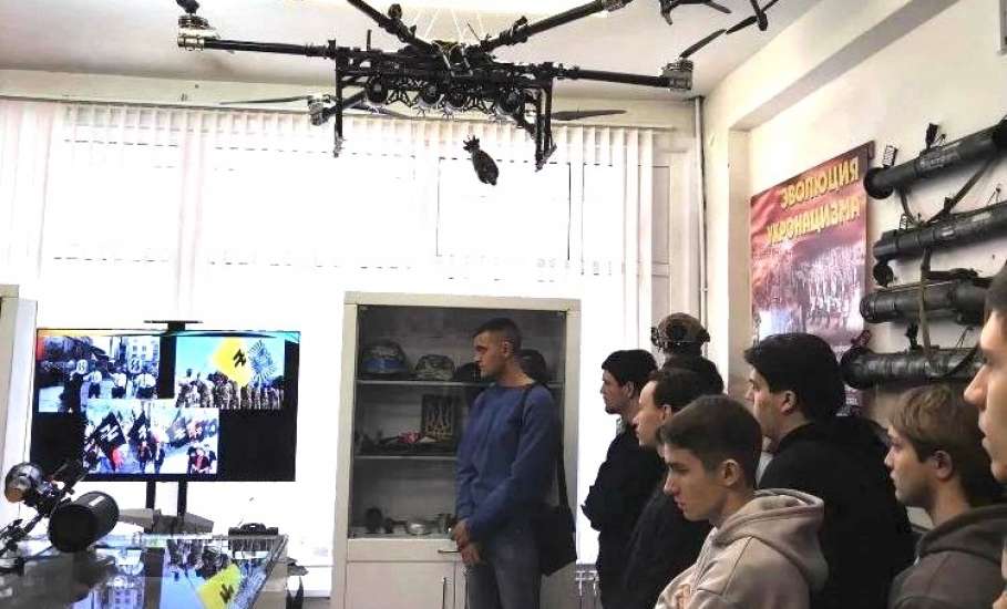 Преподаватели и студенты ЕГУ имени И.А. Бунина посетили центр, где происходит подготовка будущих операторов БПЛА