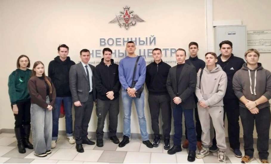 Преподаватели и студенты ЕГУ имени И.А. Бунина посетили центр, где происходит подготовка будущих операторов БПЛА