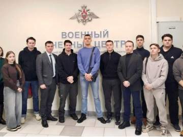 Преподаватели и студенты ЕГУ имени И.А. Бунина посетили центр, где происходит подготовка будущих операторов БПЛА