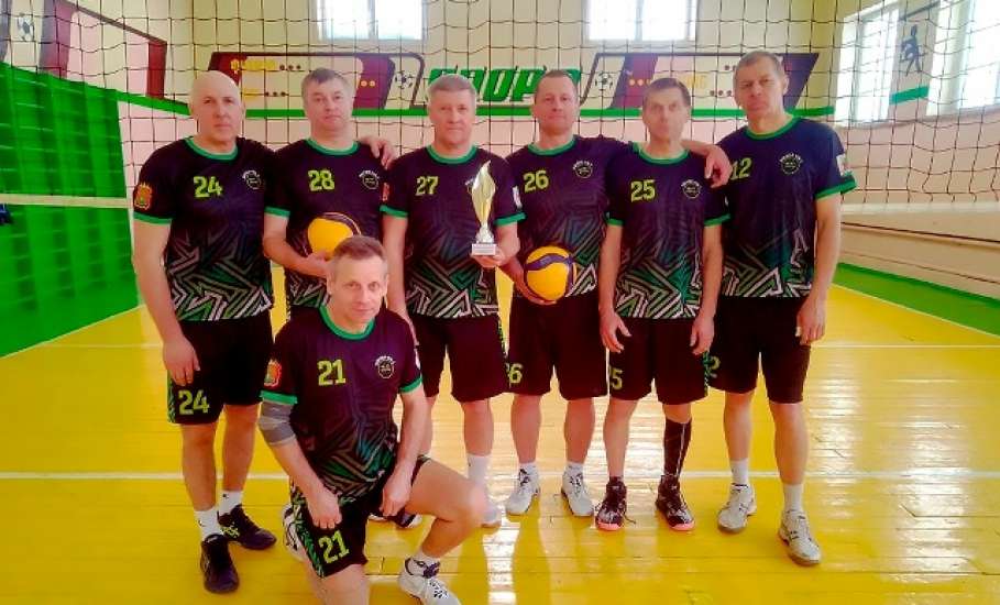 Елецкие ветераны &mdash; чемпионы волейбольного турнира в Верховье!