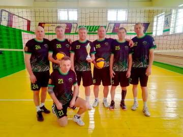 Елецкие ветераны &mdash; чемпионы волейбольного турнира в Верховье!