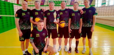 Елецкие ветераны &mdash; чемпионы волейбольного турнира в Верховье!