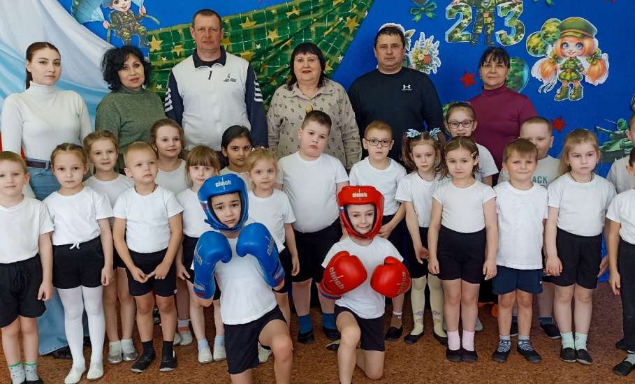 В Ельце в детский сад пришли тренеры по боксу