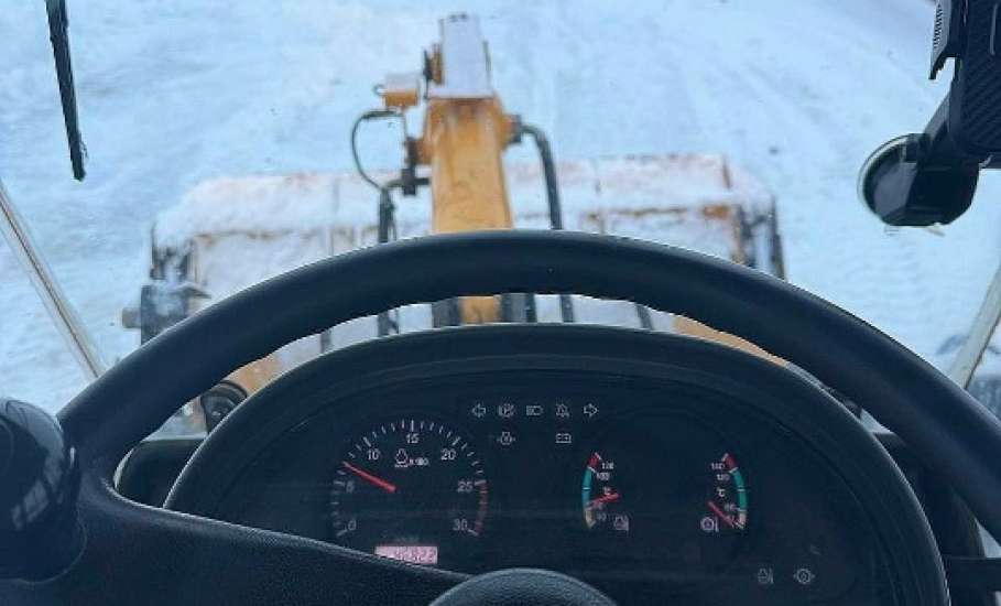 Депутат горсовета Ельца лично стал чистить от снега частный сектор!