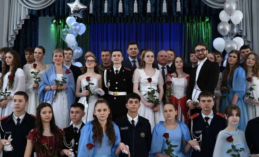 Сегодня в Ельце состоялся Сретенский кадетский бал, посвященный православному празднику Сретения Господня и Дню кадета России