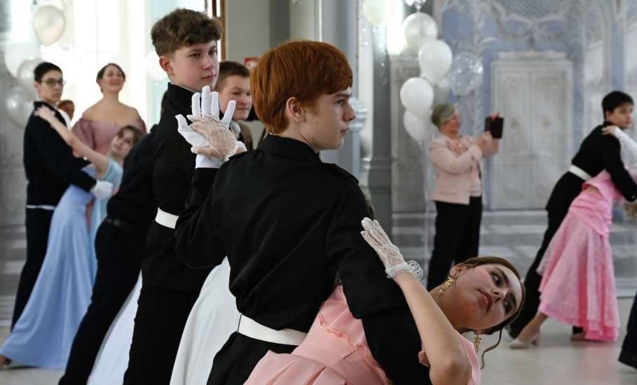Сегодня в Ельце состоялся Сретенский кадетский бал, посвященный православному празднику Сретения Господня и Дню кадета России