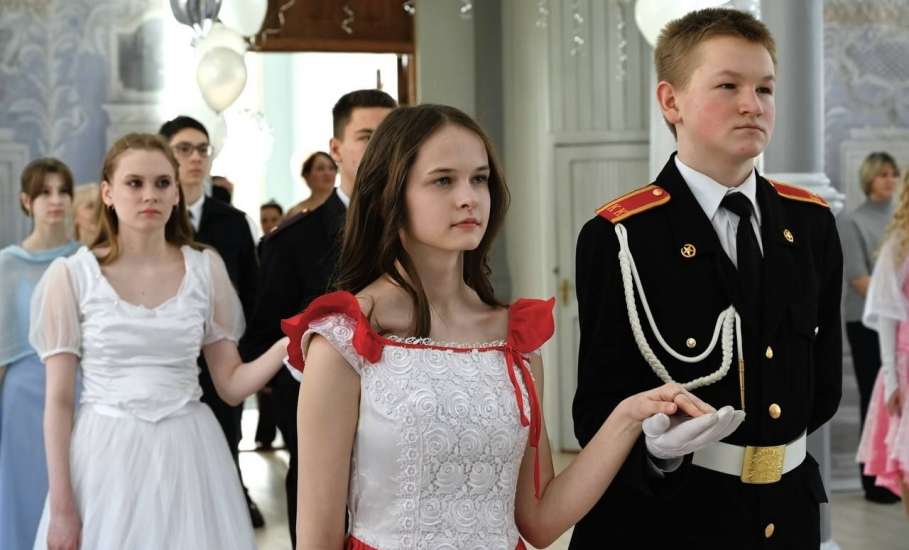 Сегодня в Ельце состоялся Сретенский кадетский бал, посвященный православному празднику Сретения Господня и Дню кадета России