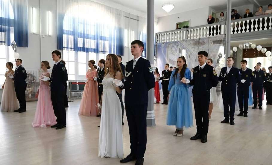 Сегодня в Ельце состоялся Сретенский кадетский бал, посвященный православному празднику Сретения Господня и Дню кадета России