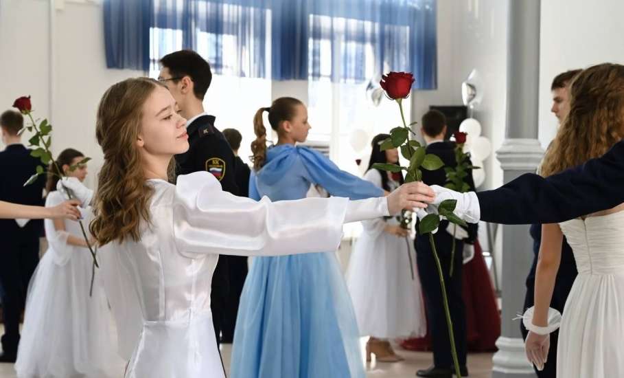 Сегодня в Ельце состоялся Сретенский кадетский бал, посвященный православному празднику Сретения Господня и Дню кадета России