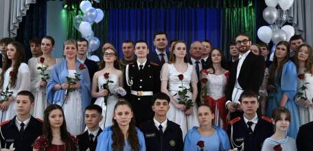 Сегодня в Ельце состоялся Сретенский кадетский бал, посвященный православному празднику Сретения Господня и Дню кадета России