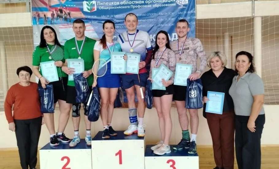 Вчера в городе Усмань состоялись соревнования по бадминтону среди работников сферы образования