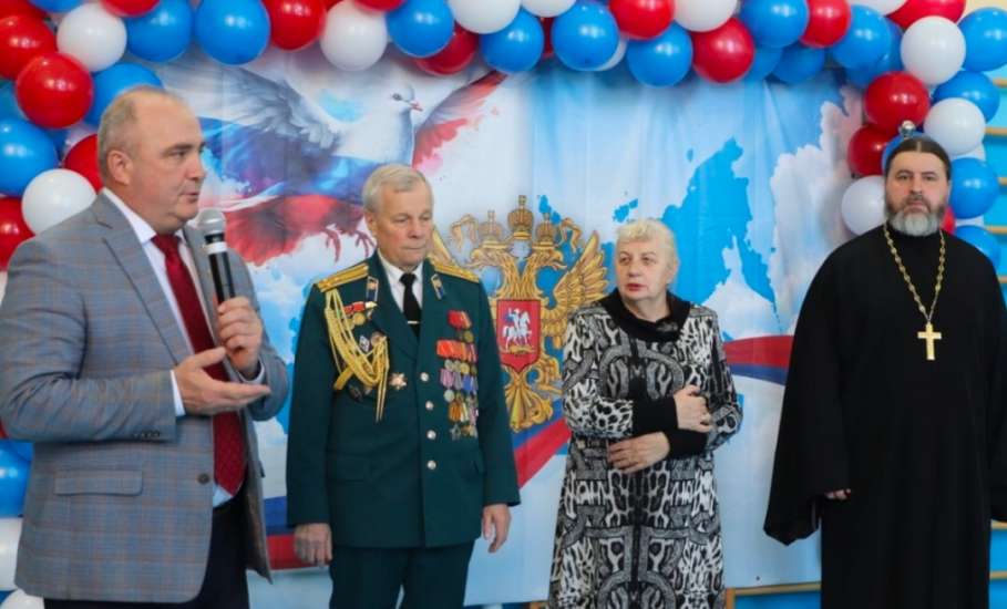 Вчера в Елецком округе состоялись церемонии принятия учеников школ посёлка Солидарность и села Казаки в кадеты