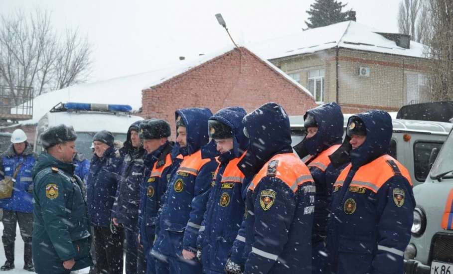 Сегодня в Ельце на базе аварийно-спасательной службы прошел смотр готовности личного состава, техники и оборудования