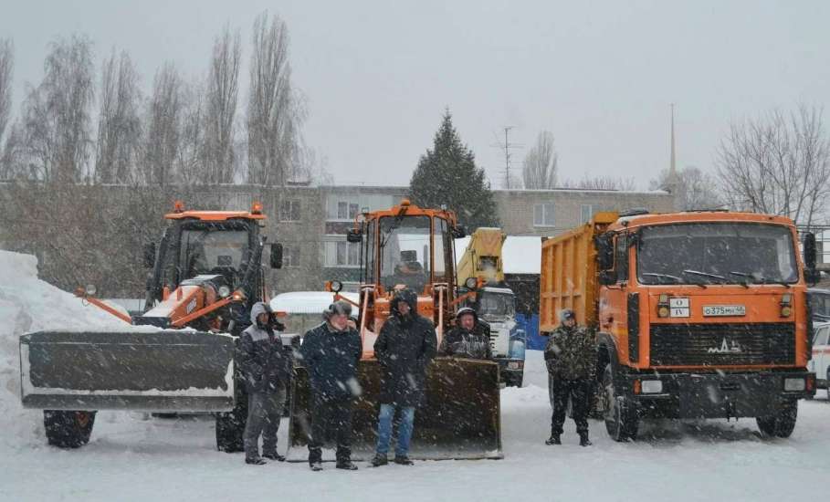 Сегодня в Ельце на базе аварийно-спасательной службы прошел смотр готовности личного состава, техники и оборудования