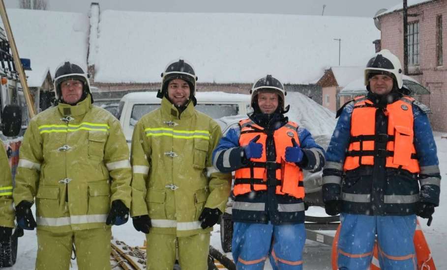 Сегодня в Ельце на базе аварийно-спасательной службы прошел смотр готовности личного состава, техники и оборудования