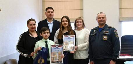 Сегодня в администрации города Ельца наградили юных патриотов!