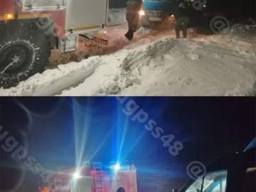 Сегодня утром спасатели вытащили из снега машину в Измалковском районе