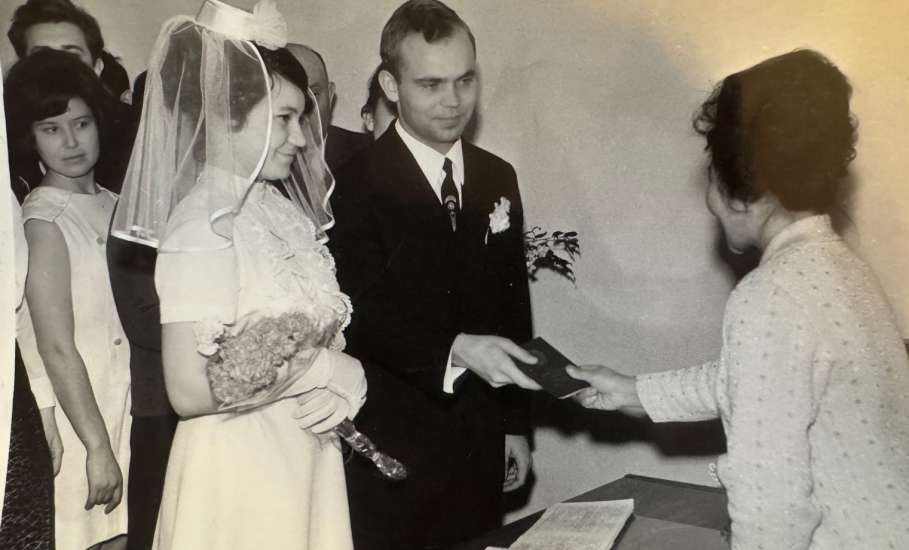 Вчера в районном ЗАГСе искрила и сверкала Изумрудная свадьба супругов Медведевых Владимира Ефимовича и Людмилы Михайловны!