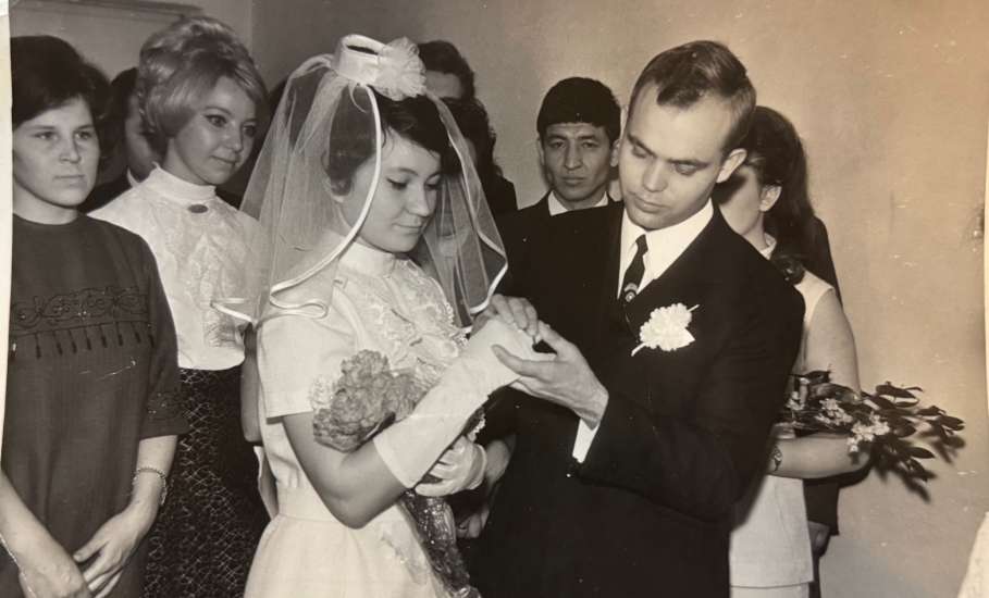 Вчера в районном ЗАГСе искрила и сверкала Изумрудная свадьба супругов Медведевых Владимира Ефимовича и Людмилы Михайловны!