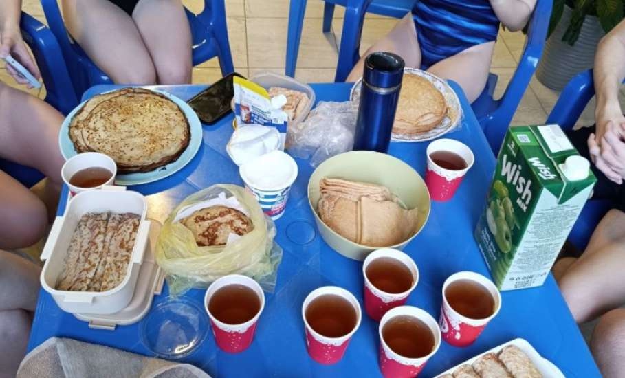 По старой доброй традиции воспитанники отделения плавания спортшколы №1 встретили Масленицу!