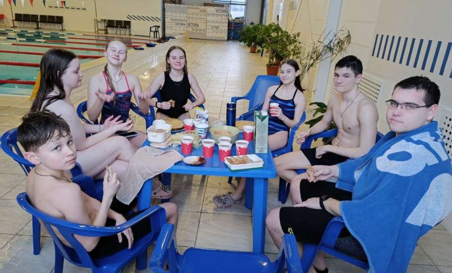 По старой доброй традиции воспитанники отделения плавания спортшколы №1 встретили Масленицу!