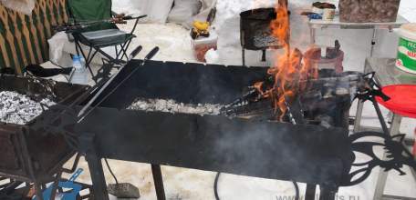 На площади Ленина в Ельце сегодня горят костры и жарят шашлыки!