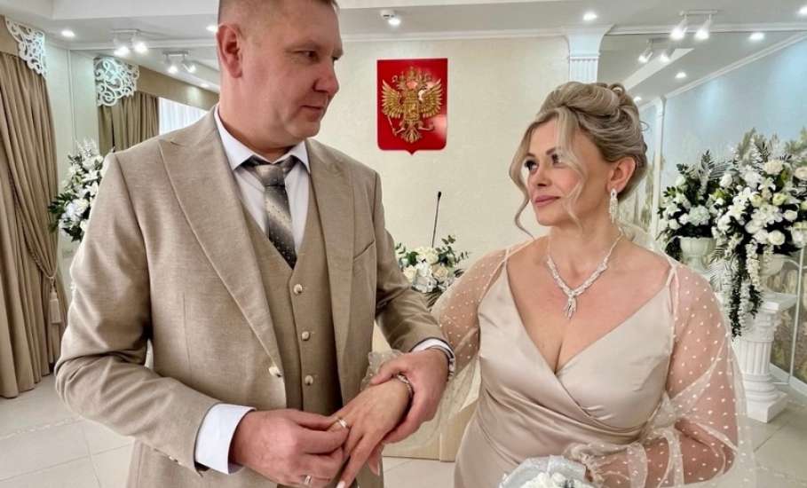 Вчера гостями Елецкого районного ЗАГСа стала по-королевски красивая, невероятная пара Вобликовых Сергея и Елены!