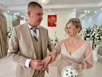 Вчера гостями Елецкого районного ЗАГСа стала по-королевски красивая, невероятная пара Вобликовых Сергея и Елены!