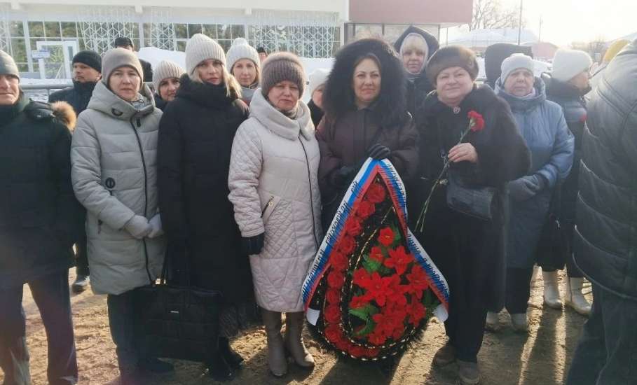 Сегодня, 23 февраля, в День защитника Отечества, на площади Революции состоялось памятное мероприятие и возложение