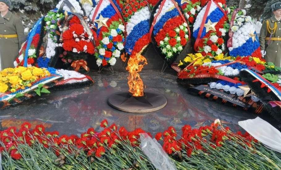 Сегодня, 23 февраля, в День защитника Отечества, на площади Революции состоялось памятное мероприятие и возложение