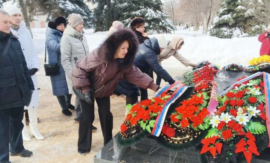 Сегодня, 23 февраля, в День защитника Отечества, на площади Революции состоялось памятное мероприятие и возложение