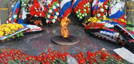 Сегодня, 23 февраля, в День защитника Отечества, на площади Революции состоялось памятное мероприятие и возложение