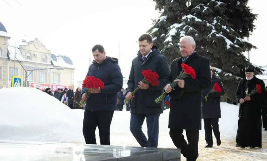 Сегодня на площади Революции состоялось торжественное мероприятие, посвященное Дню защитника Отечества