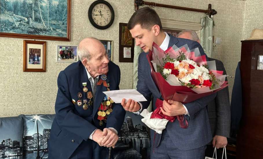 Вячеслав Жабин: "Сегодня не мог не заехать к одному из самых удивительных людей Ельца &mdash; Алексею Георгиевичу Собову!"