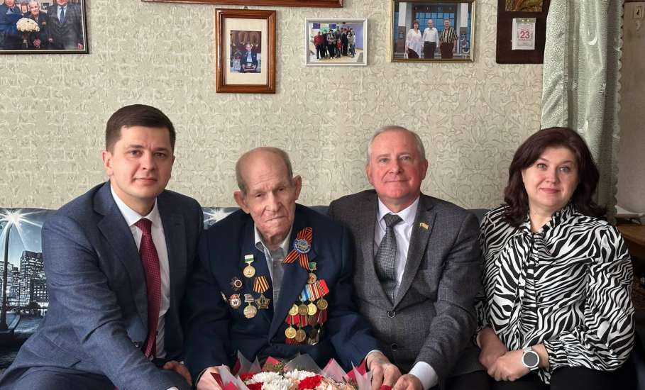 Вячеслав Жабин: "Сегодня не мог не заехать к одному из самых удивительных людей Ельца &mdash; Алексею Георгиевичу Собову!"