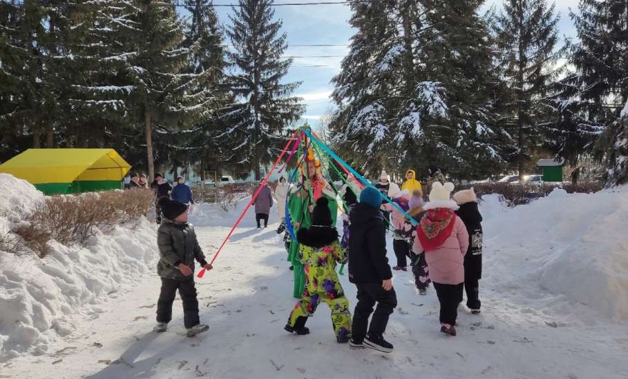 В минувшие выходные в Елецком округе состоялись традиционные масленичные гуляния!