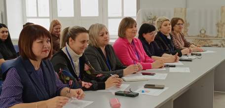 Сегодня финалисты муниципального конкурса &laquo;Воспитатель года &mdash; 2026&raquo; прошли испытание &laquo;Педагогический брифинг&raquo;