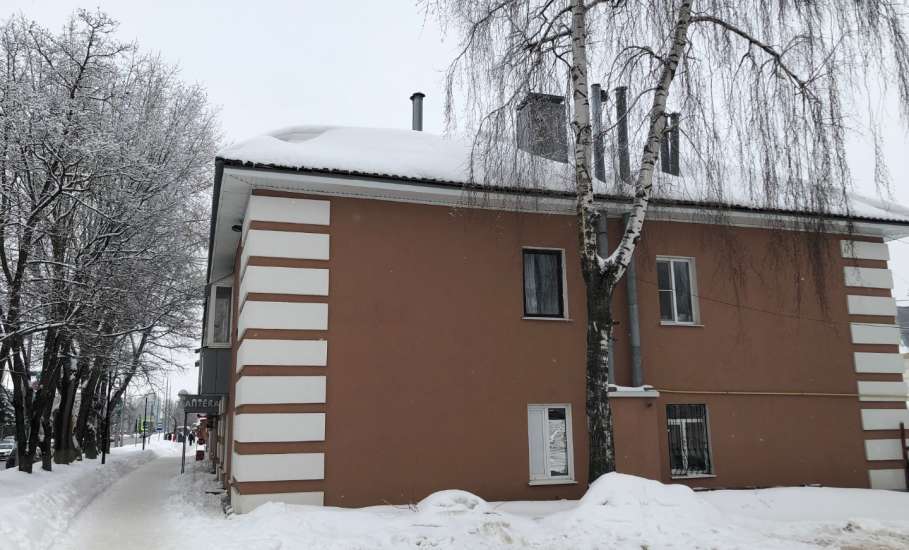 Где работа управляющих компаний по очистке крыш домов от снега?