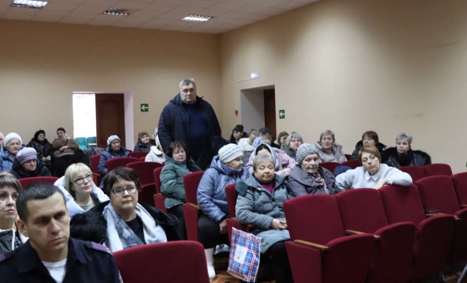 В Елецком округе состоялись встречи населения Колосовского территориального отдела с представителями органов власти и руководителями организаций