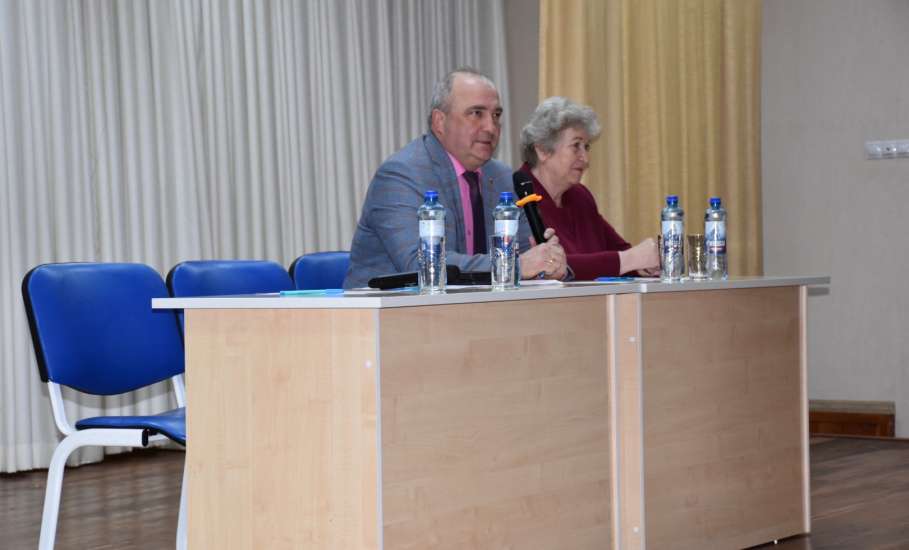 В Елецком округе состоялись встречи населения Колосовского территориального отдела с представителями органов власти и руководителями организаций