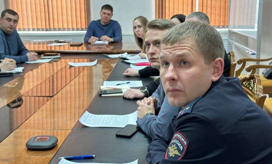 В администрации Ельца рассмотрели ситуацию с дорожными знаками в городе