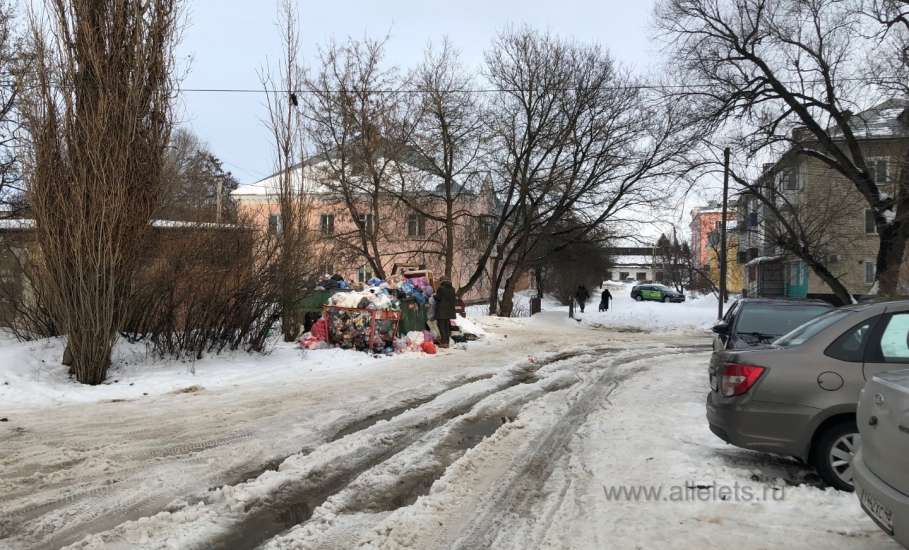 Сегодня опять стоят переполненные мусорные контейнеры по городу!