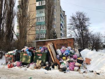 Сегодня опять стоят переполненные мусорные контейнеры по городу!