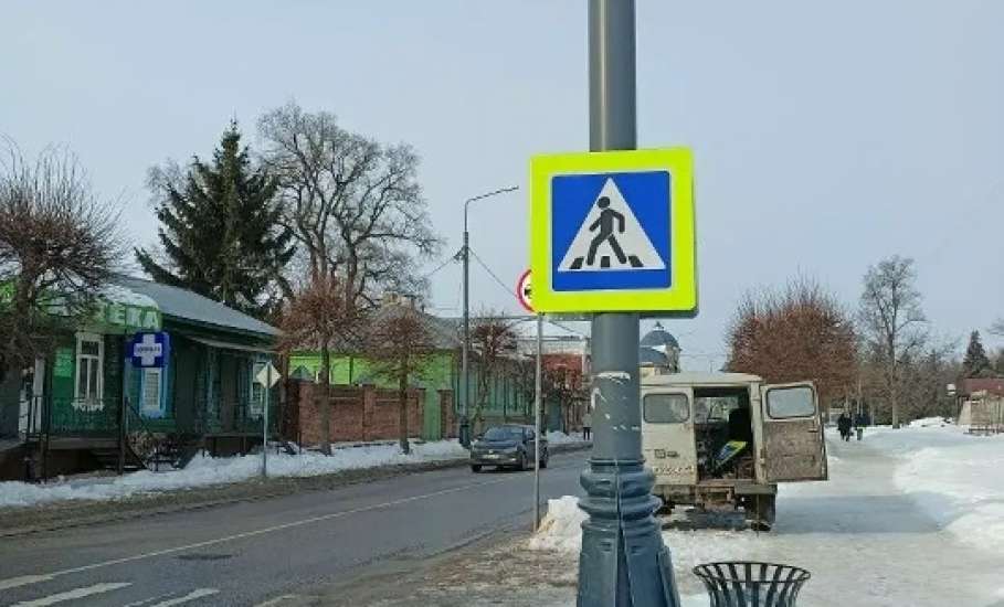 В Ельце выполнен ремонт пешеходного ограждения на ул. Спутников