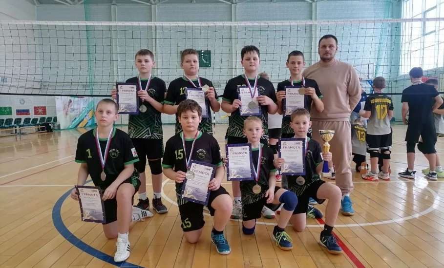 Ельчане успешно выступили на соревнованиях по волейболу в Тульской области