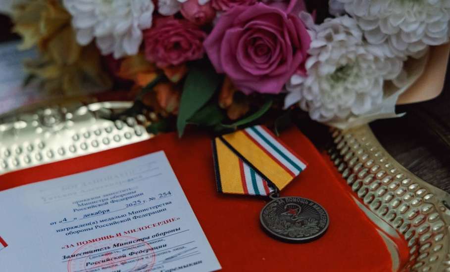 3 марта в правительстве Липецкой области губернатор Игорь Артамонов и спикер облсовета Владимир Сериков вручили федеральные награды 14 женщинам