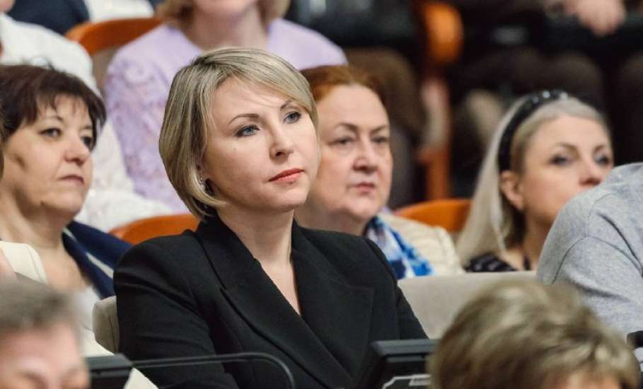 3 марта в правительстве Липецкой области губернатор Игорь Артамонов и спикер облсовета Владимир Сериков вручили федеральные награды 14 женщинам