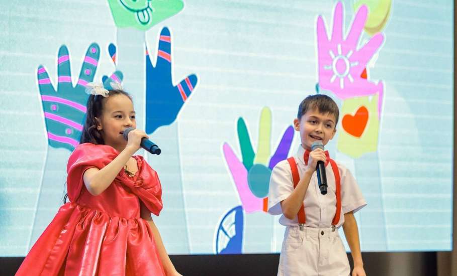 3 марта в правительстве Липецкой области губернатор Игорь Артамонов и спикер облсовета Владимир Сериков вручили федеральные награды 14 женщинам