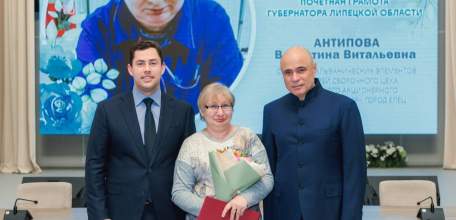 3 марта в правительстве Липецкой области губернатор Игорь Артамонов и спикер облсовета Владимир Сериков вручили федеральные награды 14 женщинам